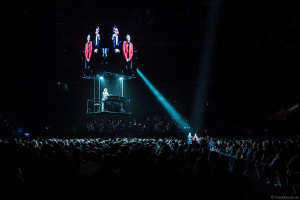 Pianistin Emily Bear schwebt durch die Halle bei Night of the Proms 2017 in der SAP Arena Mannheim