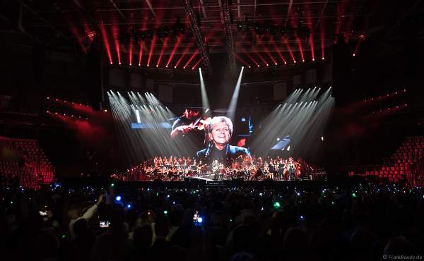 Peter Paul Cetera, Sänger von der Rockband Chicago, bei Night of the Proms 2017 in der SAP Arena Mannheim