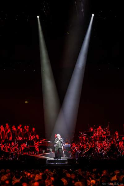 Peter Paul Cetera, Sänger von der Rockband Chicago, bei Night of the Proms 2017 in der SAP Arena Mannheim