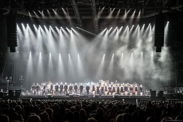 Der Chor Fine Fleur bei Night of the Proms 2017 in der SAP Arena Mannheim