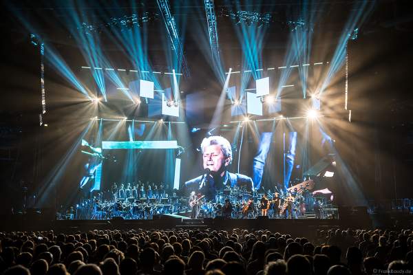 Peter Paul Cetera, Sänger von der Rockband Chicago, bei Night of the Proms 2017 in der SAP Arena Mannheim