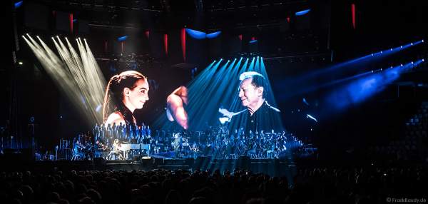 Pianistin Emily Bear mit John Miles bei Night of the Proms 2017 in der SAP Arena Mannheim