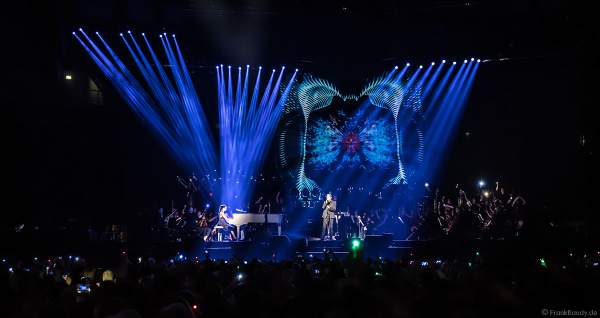 Pianistin Emily Bear mit John Miles bei Night of the Proms 2017 in der SAP Arena Mannheim