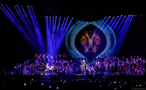 Pianistin Emily Bear mit John Miles bei Night of the Proms 2017 in der SAP Arena Mannheim