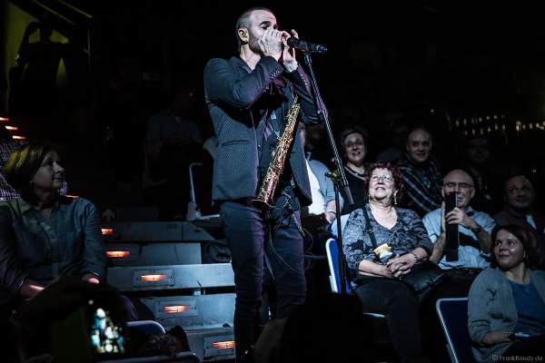Aaron MacDonald (Saxophonist bei Roger Hogdson ehem. Supertramp) bei Night of the Proms 2017 in der SAP Arena Mannheim