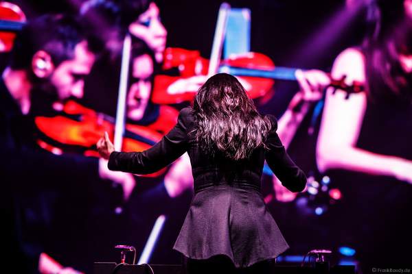 Dirigentin Alexandra Arrieche und das Antwerp Philharmonic Orchestra bei Night of the Proms 2017 in der SAP Arena Mannheim