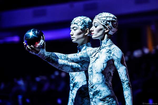 Tim Yang und Taisia Bondarenko bei der Eisshow ATLANTIS von Holiday on Ice in der Festhalle Frankfurt und SAP Arena Mannheim 2017-2018