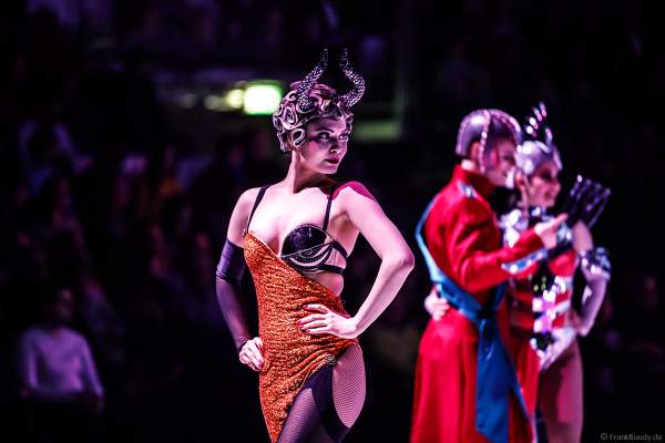 Asya Mukhtarullina bei der Eisshow ATLANTIS von Holiday on Ice in der Festhalle Frankfurt und SAP Arena Mannheim 2017-2018