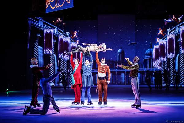 Adam Jukes, Matti Landgraf, Thomas Rochelet, Garrett Gosslin, Pavlo Khimich, Alexey Shumsky und Caydee Denney bei der Eisshow ATLANTIS von Holiday on Ice in der Festhalle Frankfurt und SAP Arena Mannheim 2017-2018