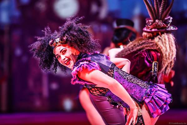 Cari Maus bei der Eisshow ATLANTIS von Holiday on Ice in der Festhalle Frankfurt und SAP Arena Mannheim 2017-2018