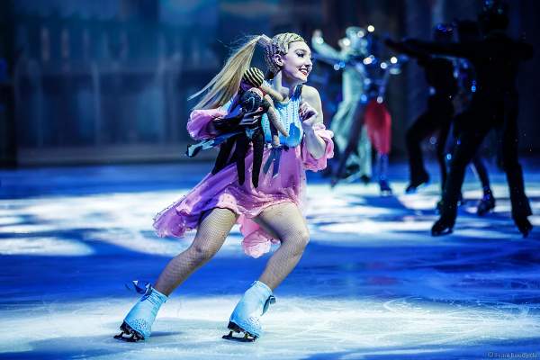 Courtney Gray bei der Eisshow ATLANTIS von Holiday on Ice in der Festhalle Frankfurt und SAP Arena Mannheim 2017-2018