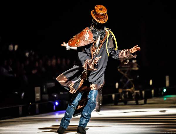 Matthew Fogg bei der Eisshow ATLANTIS von Holiday on Ice in der Festhalle Frankfurt und SAP Arena Mannheim 2017-2018