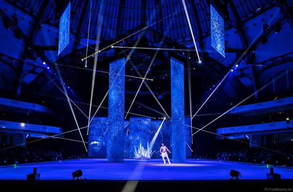 Eisläufer und Model Wesley Campbell bei der Eisshow ATLANTIS von Holiday on Ice in der Festhalle Frankfurt und SAP Arena Mannheim 2017-2018
