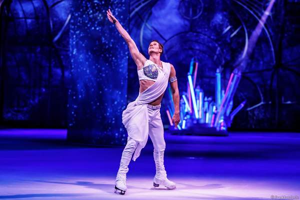 Eisläufer und Model Wesley Campbell bei der Eisshow ATLANTIS von Holiday on Ice in der Festhalle Frankfurt und SAP Arena Mannheim 2017-2018