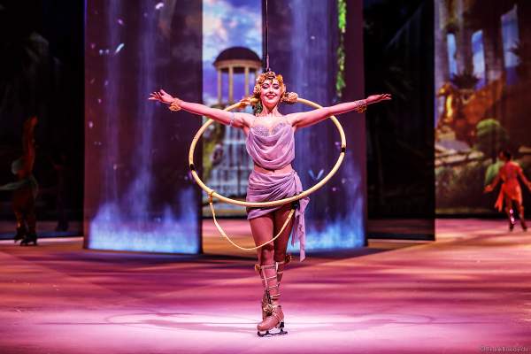 Mariya Kayl bei der Eisshow ATLANTIS von Holiday on Ice in der Festhalle Frankfurt und SAP Arena Mannheim 2017-2018