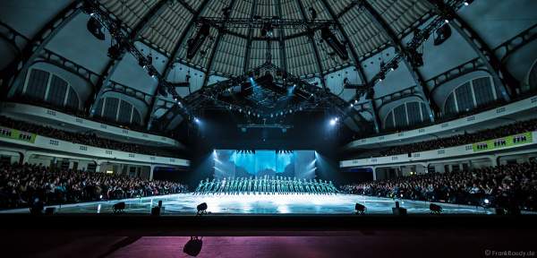 Das Wheel mit Glitzerkostümen bei der Eisshow ATLANTIS von Holiday on Ice in der Festhalle Frankfurt und SAP Arena Mannheim 2017-2018