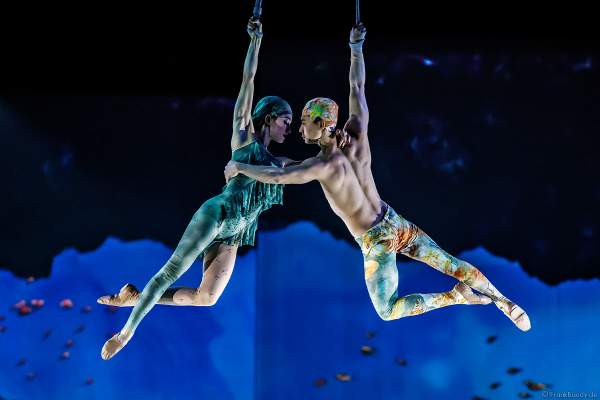 Tim Yang und Taisia Bondarenko als Strapaten- und Adagioduo bei der Eisshow ATLANTIS von Holiday on Ice in der Festhalle Frankfurt und SAP Arena Mannheim 2017-2018