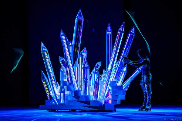 Eisläufer und Model Wesley Campbell bei der Eisshow ATLANTIS von Holiday on Ice in der Festhalle Frankfurt und SAP Arena Mannheim 2017-2018