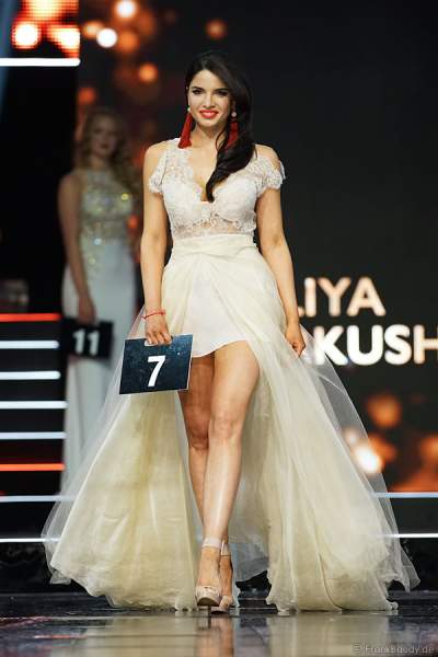 Miss Berlin 2018, Yuliya Garkusha im Abendkleid beim Miss Germany 2018 Finale in der Europa-Park Arena am 24.02.2018