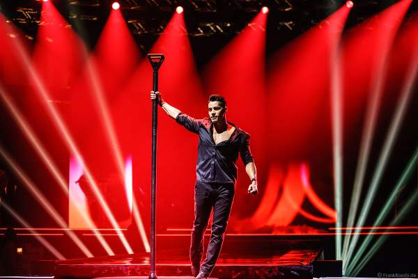 Künstler Reydi mit Pole Akrobatik beim Miss Germany 2018 Finale in der Europa-Park Arena am 24.02.2018