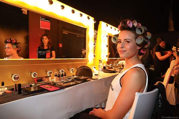 Die Teilnehmerinnen Backstage beim Vorbereiten für das Miss Germany 2018 Finale am Abend in der Europa-Park Arena am 24.02.2018
