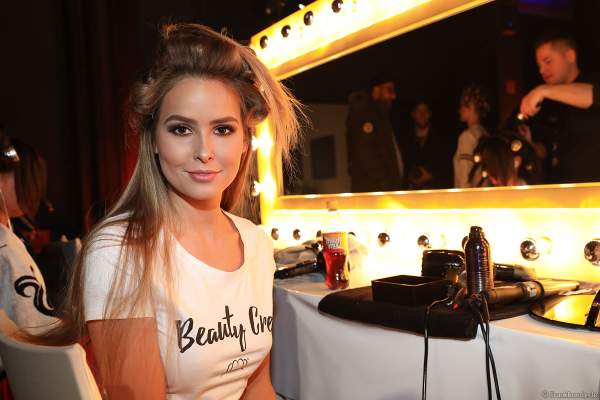 Die Teilnehmerinnen Backstage beim Vorbereiten für das Miss Germany 2018 Finale am Abend in der Europa-Park Arena am 24.02.2018