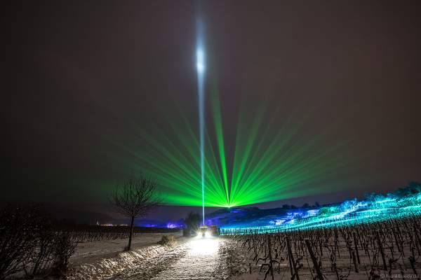 Weinbergnacht 2018 mit Laserfächer über den Weinterassen im Schnee in Bad Dürkheim