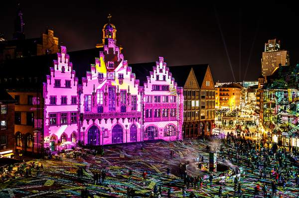 Lichtkunstinstallation "Frankfurt Fades" auf dem Römerberg von Phillipp Geist bei der Luminale 2018 in Frankfurt