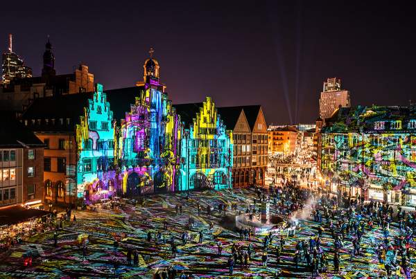 Lichtkunstinstallation "Frankfurt Fades" auf dem Römerberg von Phillipp Geist bei der Luminale 2018 in Frankfurt