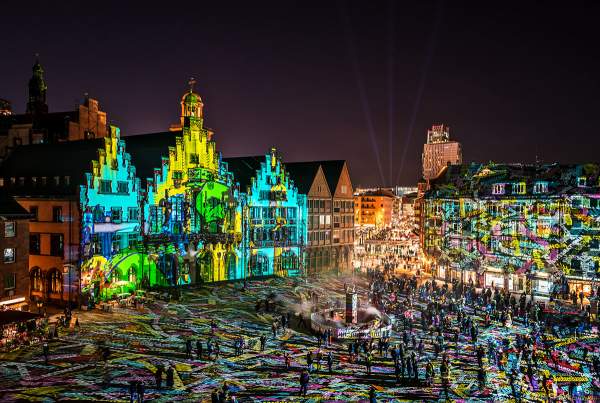 Lichtkunstinstallation "Frankfurt Fades" auf dem Römerberg von Phillipp Geist bei der Luminale 2018 in Frankfurt