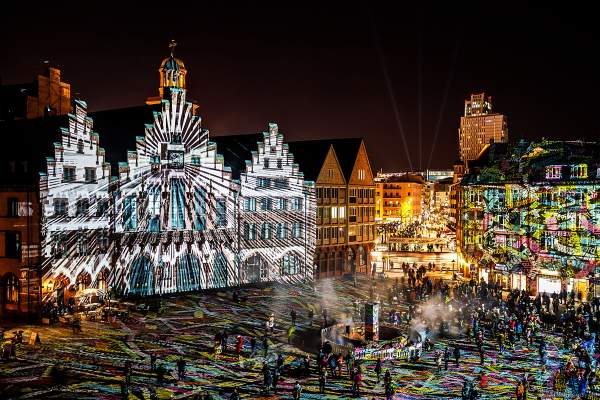 Lichtkunstinstallation "Frankfurt Fades" auf dem Römerberg von Phillipp Geist bei der Luminale 2018 in Frankfurt
