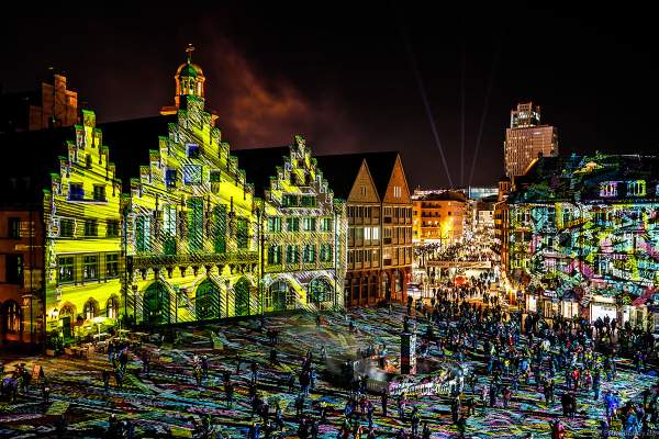 Lichtkunstinstallation "Frankfurt Fades" auf dem Römerberg von Phillipp Geist bei der Luminale 2018 in Frankfurt