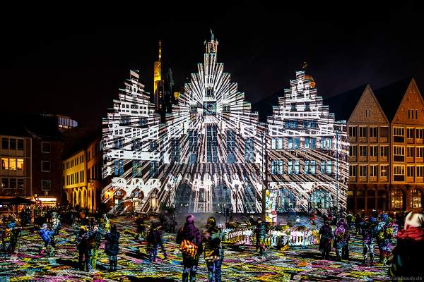 Lichtkunstinstallation "Frankfurt Fades" auf dem Römerberg von Phillipp Geist bei der Luminale 2018 in Frankfurt