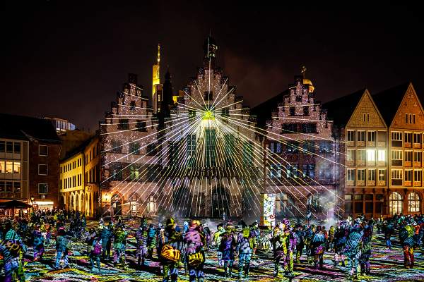 Lichtkunstinstallation "Frankfurt Fades" auf dem Römerberg von Phillipp Geist bei der Luminale 2018 in Frankfurt