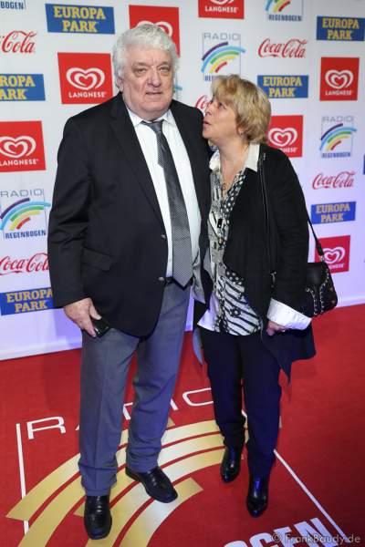 Hans Meiser mit Freundin Katrin Simon beim Radio Regenbogen Award 2018 am 23. März in der Europa-Park Arena in Rust