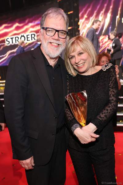 Mary Roos und Wolfgang Trepper der Schlager-Show „Nutten, Koks und frische Erdbeeren“ beim PRG Live Entertainment Award (LEA) 2018 in der Festhalle in Frankfurt