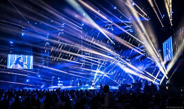 Bühnenauftritt von ESC-Gewinnerin Conchita Wurst beim PRG Live Entertainment Award (LEA) 2018 in der Festhalle in Frankfurt