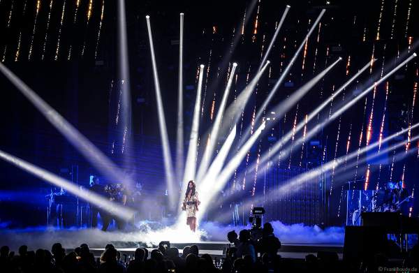 Bühnenauftritt von ESC-Gewinnerin Conchita Wurst beim PRG Live Entertainment Award (LEA) 2018 in der Festhalle in Frankfurt