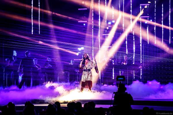 Bühnenauftritt von ESC-Gewinnerin Conchita Wurst beim PRG Live Entertainment Award (LEA) 2018 in der Festhalle in Frankfurt