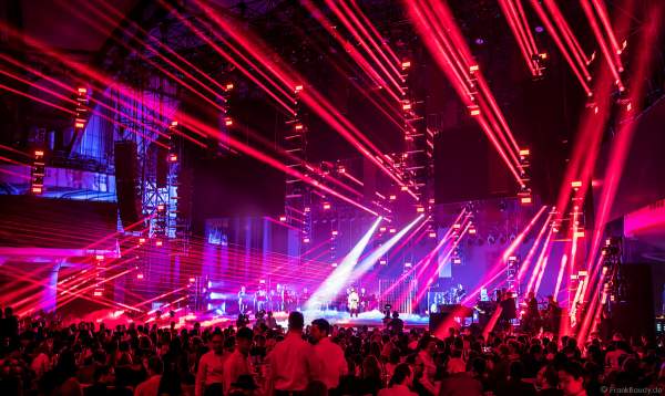 Bühnenauftritt von ESC-Gewinnerin Conchita Wurst beim PRG Live Entertainment Award (LEA) 2018 in der Festhalle in Frankfurt