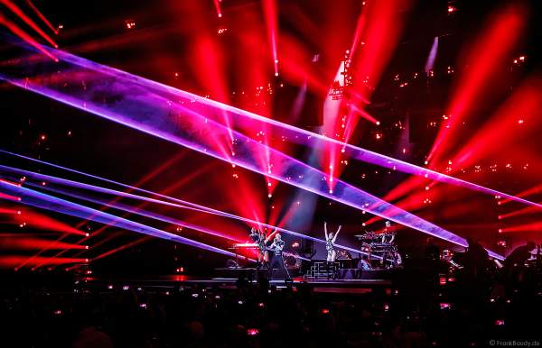 Heißer Techno-Bühnenauftritt von Scooter (H.P. Baxxter) beim PRG Live Entertainment Award (LEA) 2018 in der Festhalle in Frankfurt