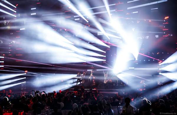 Heißer Techno-Bühnenauftritt von Scooter (H.P. Baxxter) beim PRG Live Entertainment Award (LEA) 2018 in der Festhalle in Frankfurt