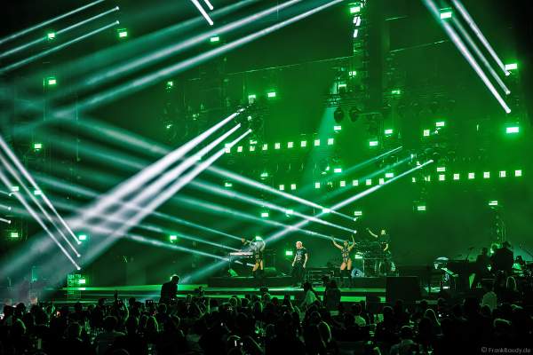 Heißer Techno-Bühnenauftritt von Scooter (H.P. Baxxter) beim PRG Live Entertainment Award (LEA) 2018 in der Festhalle in Frankfurt