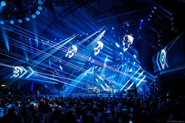 Heißer Techno-Bühnenauftritt von Scooter (H.P. Baxxter) beim PRG Live Entertainment Award (LEA) 2018 in der Festhalle in Frankfurt