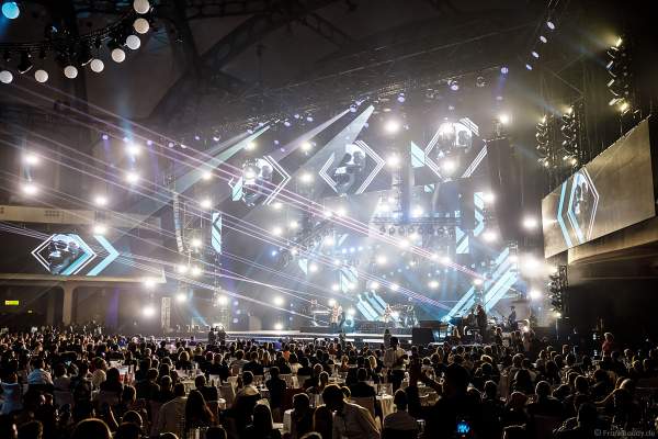 Heißer Techno-Bühnenauftritt von Scooter (H.P. Baxxter) beim PRG Live Entertainment Award (LEA) 2018 in der Festhalle in Frankfurt