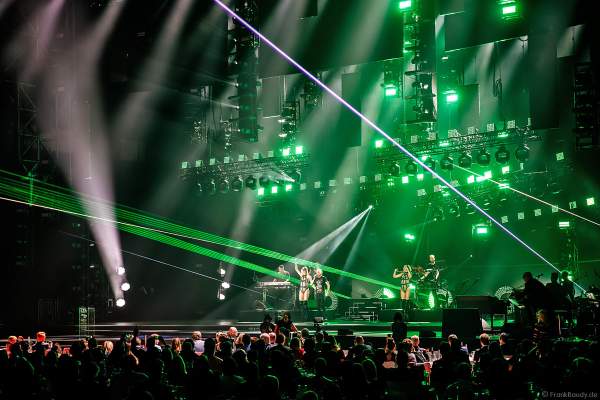 Heißer Techno-Bühnenauftritt von Scooter (H.P. Baxxter) beim PRG Live Entertainment Award (LEA) 2018 in der Festhalle in Frankfurt