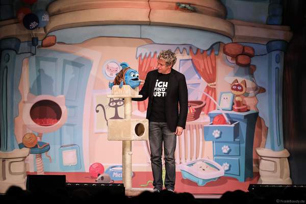 Mieze, Halb Fisch, halb Katze, und 100 Prozent Berliner bei Sascha Grammel - ICH FIND´S LUSTIG in der Europa-Park Arena 2018