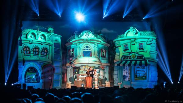 Frederic Freiherr von Furchensumpf mit seinem Bruder Fridolin bei Sascha Grammel - ICH FIND´S LUSTIG in der Europa-Park Arena 2018