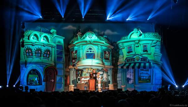 Frederic Freiherr von Furchensumpf mit seinem Bruder Fridolin bei Sascha Grammel - ICH FIND´S LUSTIG in der Europa-Park Arena 2018