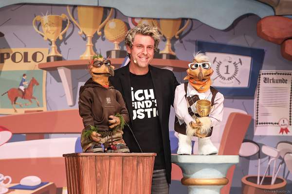 Frederic Freiherr von Furchensumpf mit seinem Bruder Fridolin bei Sascha Grammel - ICH FIND´S LUSTIG in der Europa-Park Arena 2018